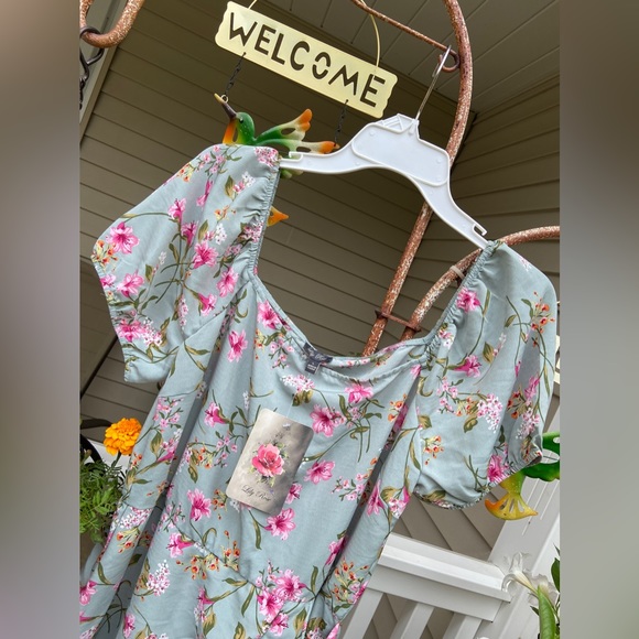 NWT Lily Rose Sz-L Beautiful, Unique, Great Design-Square Neck or Cold Shoulder - Picture 14 of 17